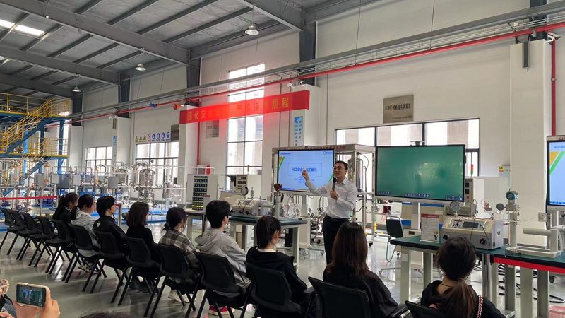 化妆品原料精细化工：揭秘精细化工在化妆品中的应用与挑战